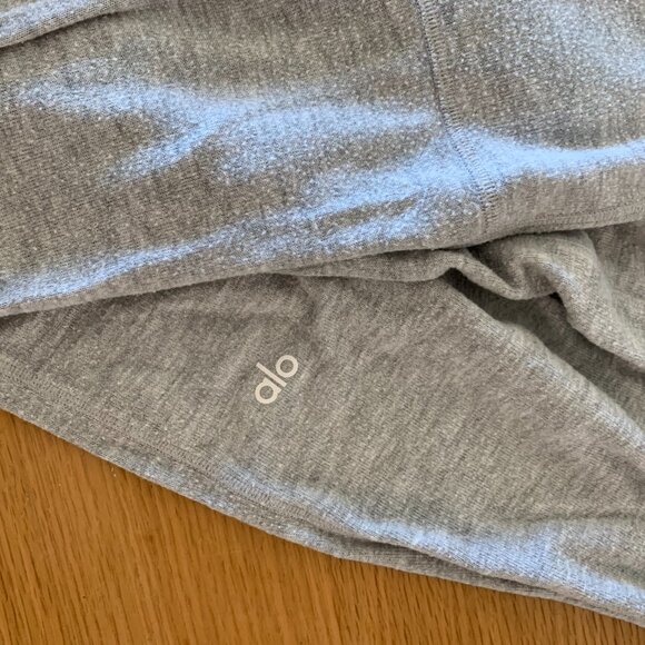 Alo Yoga Soho Matching Set - Picture 12 of 13